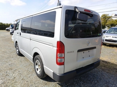TOYOTA HIACE