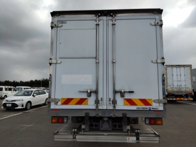 MITSUBISHI FUSO FIGHTER