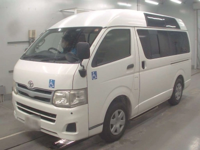 TOYOTA HIACE VAN