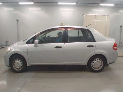 NISSAN TIIDA LATIO