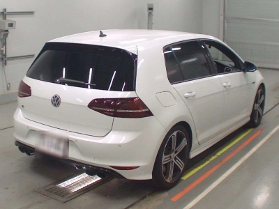 VOLKSWAGEN GOLF R