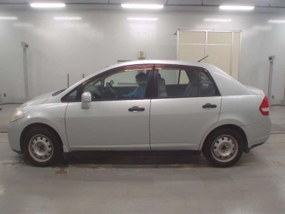 NISSAN TIIDA LATIO