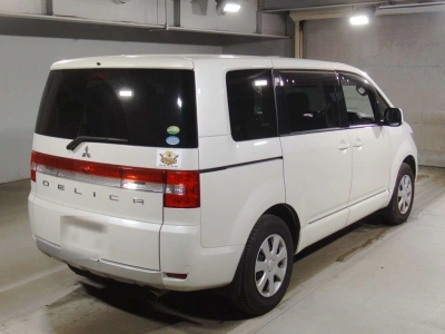 MITSUBISHI DELICA D:5
