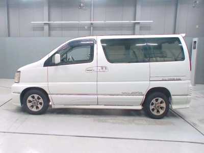NISSAN ELGRAND