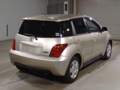 TOYOTA IST