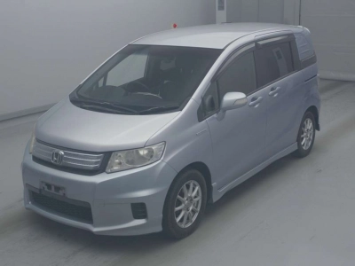 HONDA FREED SPIKE HYBRID
