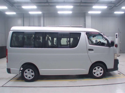 TOYOTA HIACE WAGON