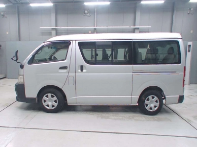 TOYOTA HIACE WAGON