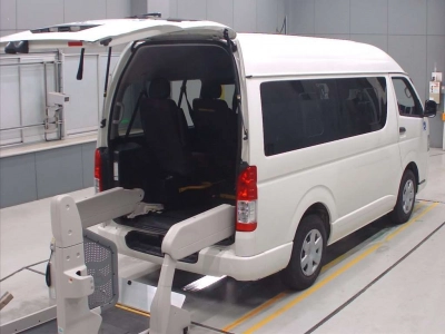 TOYOTA HIACE VAN