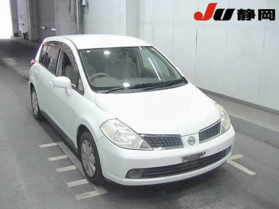 NISSAN TIIDA