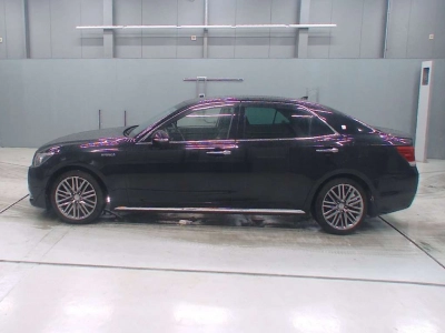 TOYOTA CROWN MAJESTA