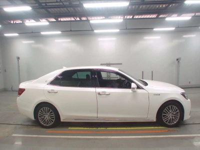 TOYOTA CROWN MAJESTA