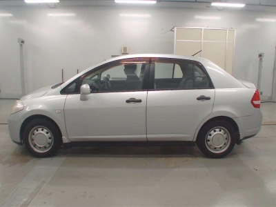 NISSAN TIIDA LATIO