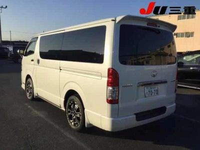TOYOTA HIACE VAN