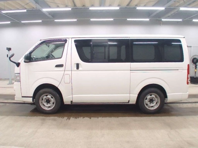 TOYOTA HIACE VAN