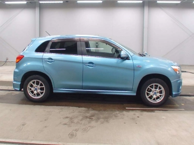 MITSUBISHI RVR