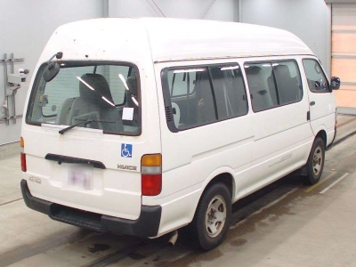 TOYOTA HIACE COMMUTER