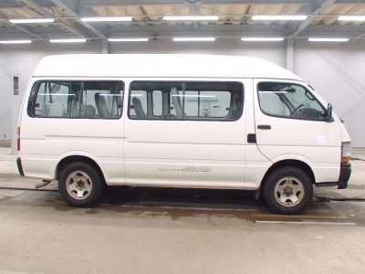 TOYOTA HIACE COMMUTER