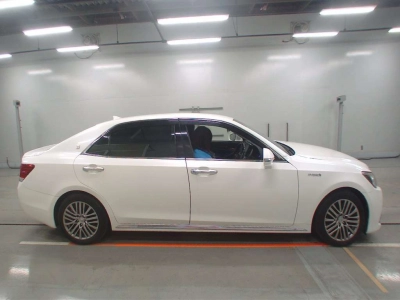 TOYOTA CROWN MAJESTA