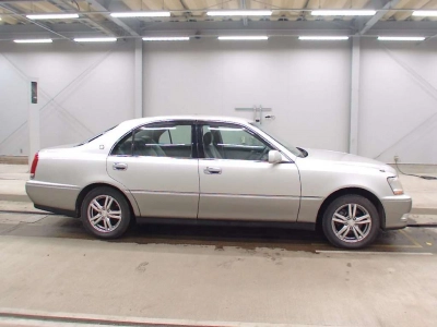 TOYOTA CROWN MAJESTA