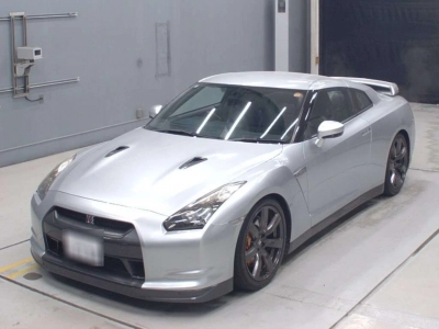 NISSAN GT-R