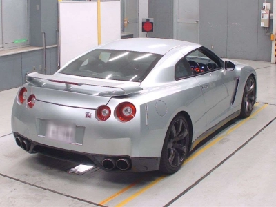NISSAN GT-R