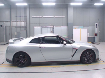 NISSAN GT-R