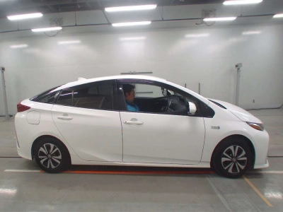 TOYOTA PRIUS PHV