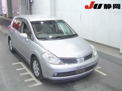 NISSAN TIIDA