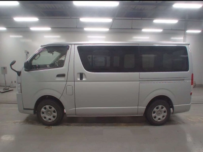 TOYOTA REGIUS VAN