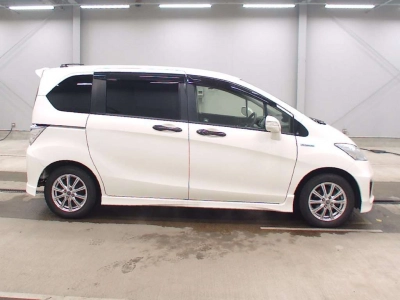 HONDA FREED HYBRID