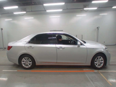 TOYOTA CROWN HYBRID