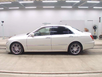 TOYOTA CROWN MAJESTA