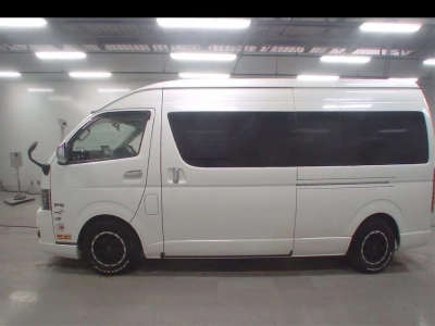 TOYOTA HIACE WAGON