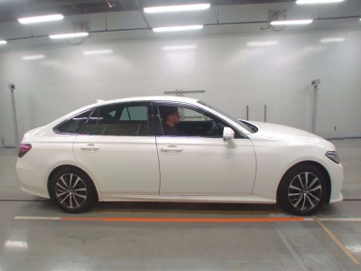 TOYOTA CROWN HYBRID