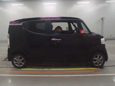 HONDA N-BOX SLASH