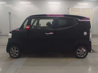 HONDA N-BOX SLASH