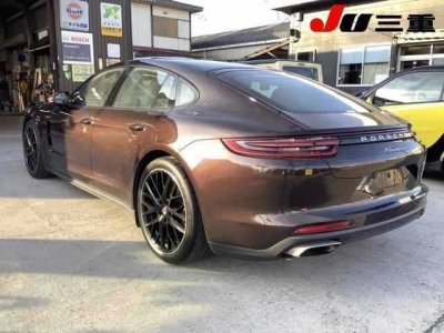 PORSCHE PANAMERA
