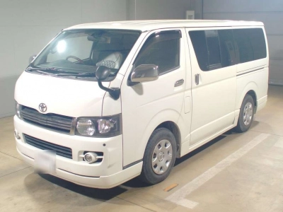TOYOTA REGIUS VAN