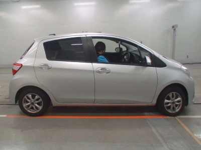TOYOTA VITZ