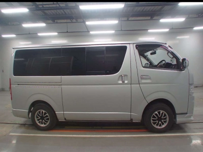 TOYOTA REGIUS VAN