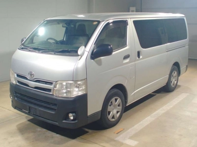 TOYOTA HIACE VAN