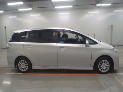 TOYOTA WISH