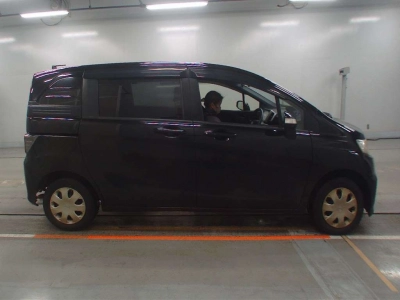 HONDA FREED SPIKE