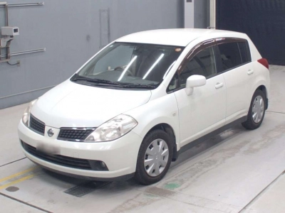 NISSAN TIIDA