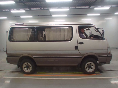 TOYOTA HIACE WAGON