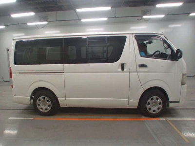 TOYOTA REGIUS VAN