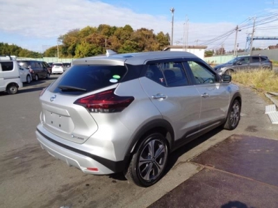 NISSAN KICKS
