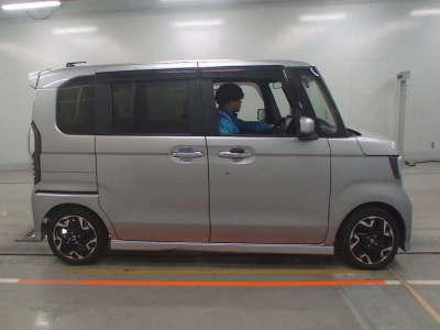 HONDA N BOX CUSTOM