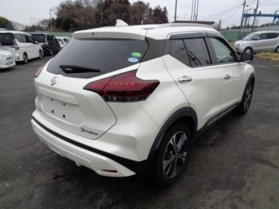 NISSAN KICKS